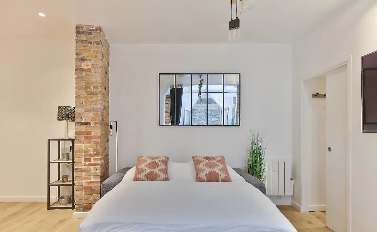 Hr Quai Augustins - Notre Dame Paris Apartment 0*,