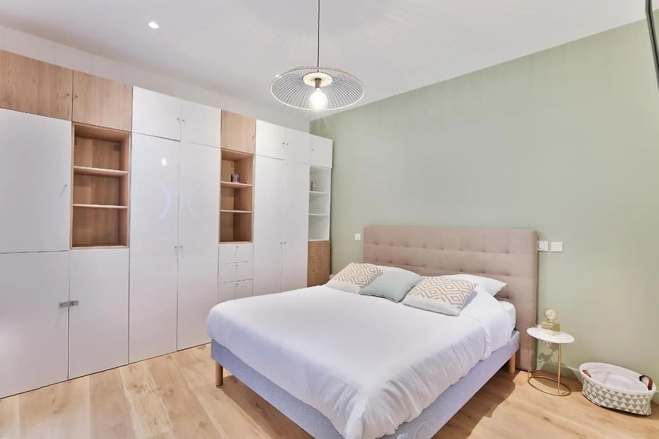 Hr Quai Augustins - Notre Dame Paris Apartment